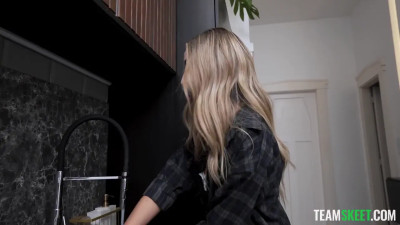 Lula Stocch - Naughty Games: Lula Uses Her Tight Body To Win A Bet 10 08 2026