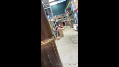 Isabelle Eleanore - Sucks Her BFs Pipe In The Warehouse While Shopping