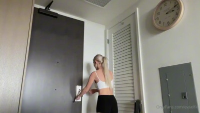 Eva Elfie - Let A Delivery Driver Fucks