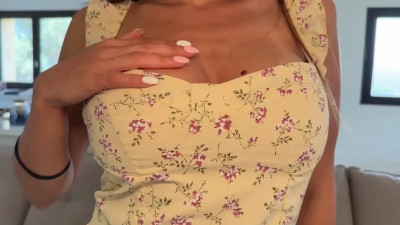 JacquieEtMichelTV Jess 33 Turns Heads 2026 08 28