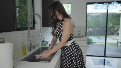 Elizabeth Skylar - Big Tits MILF Begs Stepson To Pound Her Hard