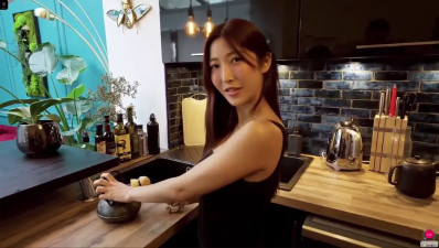 Emiri Momota - Qwinky Porn Game Maid