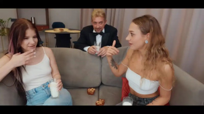 Sofa Weber, Marla Mur - Joe's College Load Trip 15 10 2026