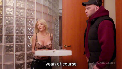 Olivia Hey - Hot 40 Year Old Blonde Seduces The Delivery Guy And Gives Him Anal