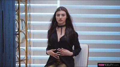 Julia James - Golden Girl E664 25 02 2025