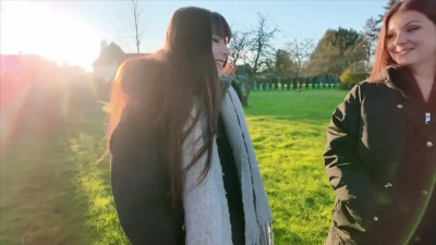 JacquieEtMichelTV Leah Luna Rushes To Play 26 02 2025