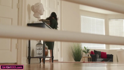 Jade Valentine, Cami Strella - Opens Fresh Pink Flower 18 03 2025