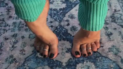 Aderes Quin - Stretch Her Soles