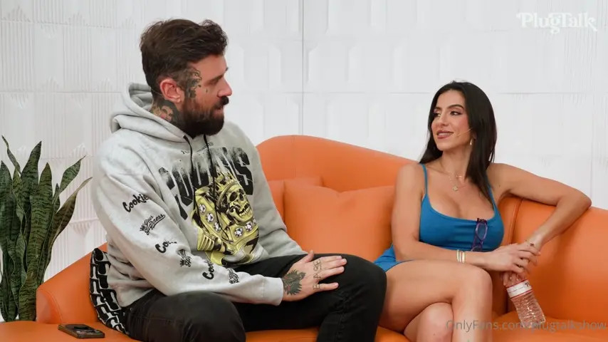 OnlyFans - Sarah Jessie, Lena The Plug - Threesome From PlugTalk - Watch Latest Porn Video at ePornHome.com for Free.