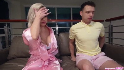 Bad Bella - Horny Mom Knows How To Make Me Creampie Her