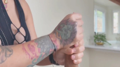 Yiny Leon - Fucking MILF Fucks On The Table