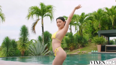 Joanna Wei - Gorgeous Babe Has Poolside Sex With Stranger 21 07 2025