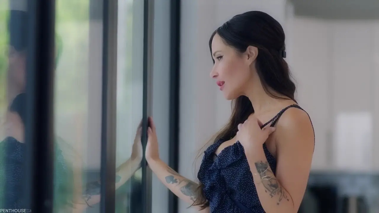 Izi Blu Sky - Wet And Wild Pool Boy Fantasy 2025 07 21 - Watch Latest Porn Video at ePornHome.com for Free.