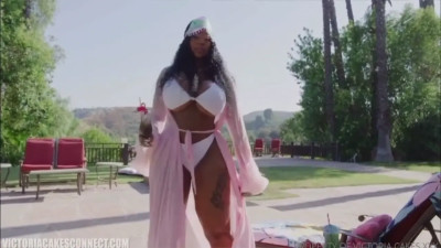 Victoria Cakes - Massive Ebony Ass Fucked Hard In The Garden