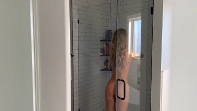 Autumren - Sneak Up To Step Sis For A Shower Sex