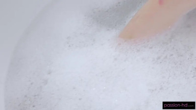 Tess Thompson - Always Wet 10 09 2025