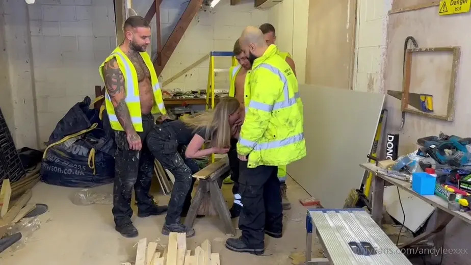 Joinersamanthax - Gangbang With Builders - Watch Latest Porn Video at ePornHome.com for Free.