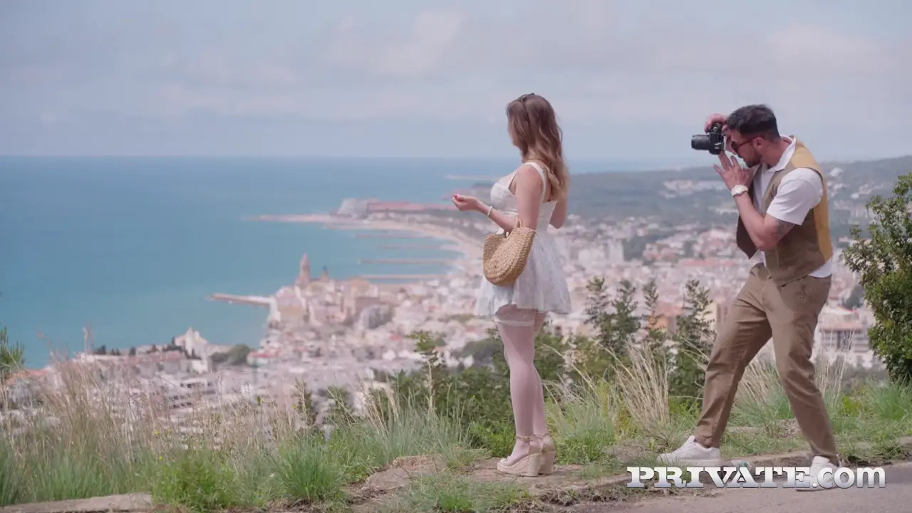 Amalia Davis - A Chance Encounter And Some Special Photos Lead To A Hot Anal Scene 07 10 2025 - Watch Latest Porn Video at ePornHome.com for Free.