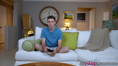 Becky Summer - My Gamer Stepsister Wants A Turn Too! 25 10 2025