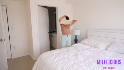 Sarai Minx - The Hot Stepmom And The Needy Stepson