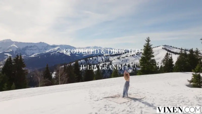 Bella Spark - Beautiful Blonde Bella Has Wild Outdoor Sex 08 11 2025