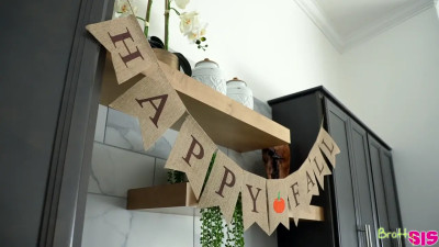 Demi Hawks - Making Stepbro Smile On Thanksgiving 21 11 2025