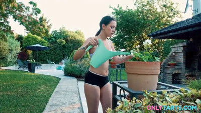 Rihanna Black - So Big And Organic 24 11 2025