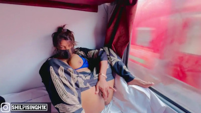 Bhabhi Fucked Hard In Train