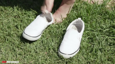 Aleksa Mink - Stops By For A Friendly Dip 28 11 2025