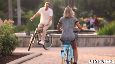 Gypsy Rose - Blonde Hottie Has The Most Intense Squirting Orgasm 28 11 2025