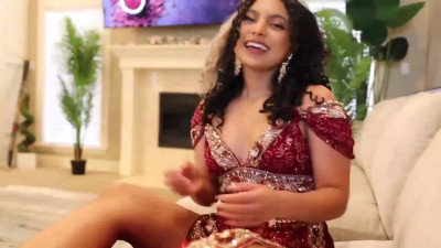 Desi Babe In Traditionals Dress