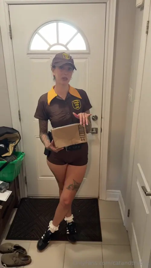 Chrissy Xo - Delivery Girl BJ And Facial - Watch Latest Porn Video at ePornHome.com for Free.