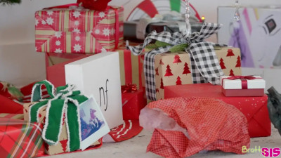 Lana Smalls, Mia River - My Stepbros Dick Ruined Christmas 19 12 2025