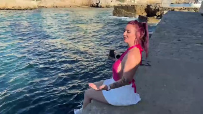 JacquieEtMichelTV Paola Is Definitely Not Cold At All 21 12 2025