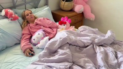 OnlyFans - Erica Canfield - Petite Stepsis Gets Her Tight Pussy Creampied