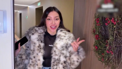 Ruth Lee - Neighbor Comes Over For Coffee And Leaves Covered In Milk