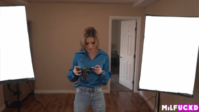 Tiffany Fox - Photographer Breaks In New Model 30 12 2025