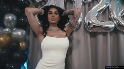 Ariana Starr - 6' 7