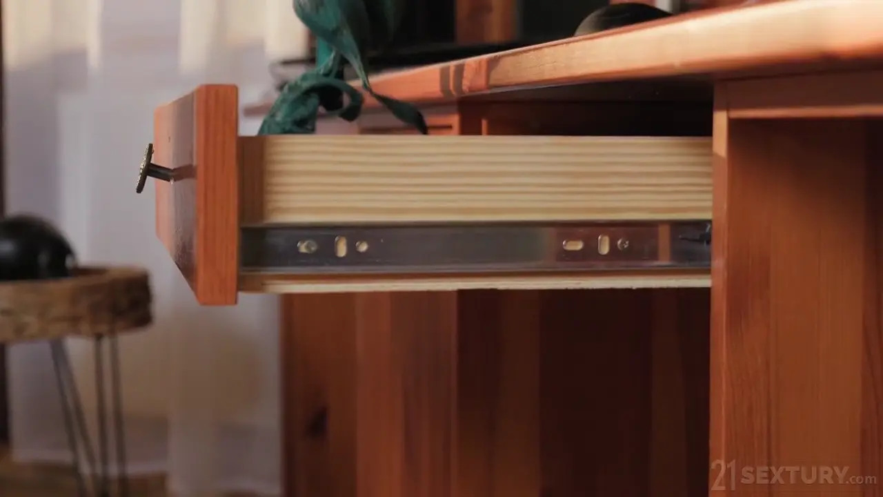 Zlata Shine - A Little Sniff 04 01 2026 - Watch Latest Porn Video at ePornHome.com for Free.