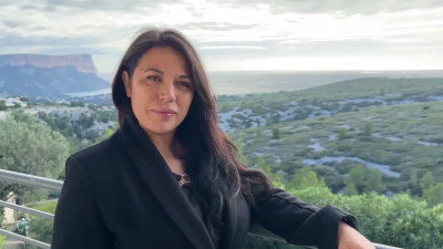 JacquieEtMichelTV Vicky 40 Years Old Two Tails To Start The Year Off Right 07 01 2025