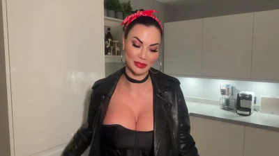 Jasmine Jae - DICK HUNGRY DIVORCEE