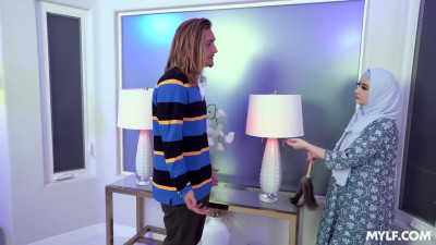 Mandii Rose - You Remind Me Of My Girlfriend… Conservative Mother Breaks Her Own Rules 25 01 2026