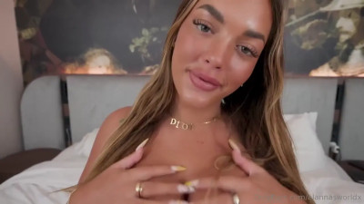 Alanna Pow - Aussie Bubble Babe Spread Her Pussy