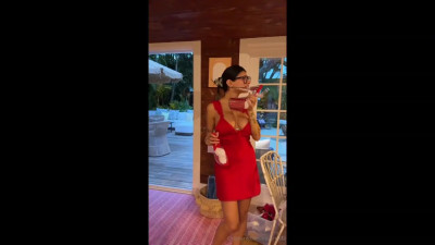 Mia Khalifa - Giving Instructions Video