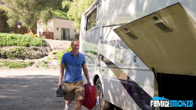 Julia James, Avalon Mira - Spring Break 26, Part 1: Pop My Cherry On The Road To College 20 03 2026