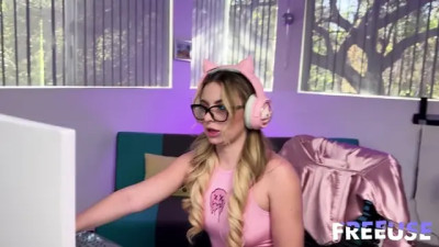 Aria Banks - Uncle's Free Use Dream: Tiny Gamer Girl Glitches Unless She Gets Dick 01 04 2026