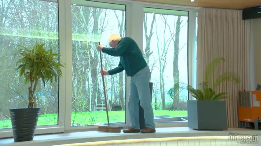 Bonnie Dolce - Viejo Caliente Junto A La Piscina - Watch Latest Porn Video at ePornHome.com for Free.