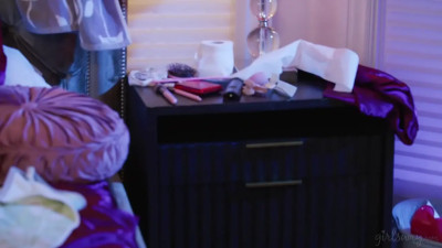 Charlie Valentine, Violet Voss - This Is MY Bed 02-04-2026