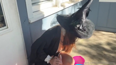 Justine Jakobs - Halloween Sextape Trick